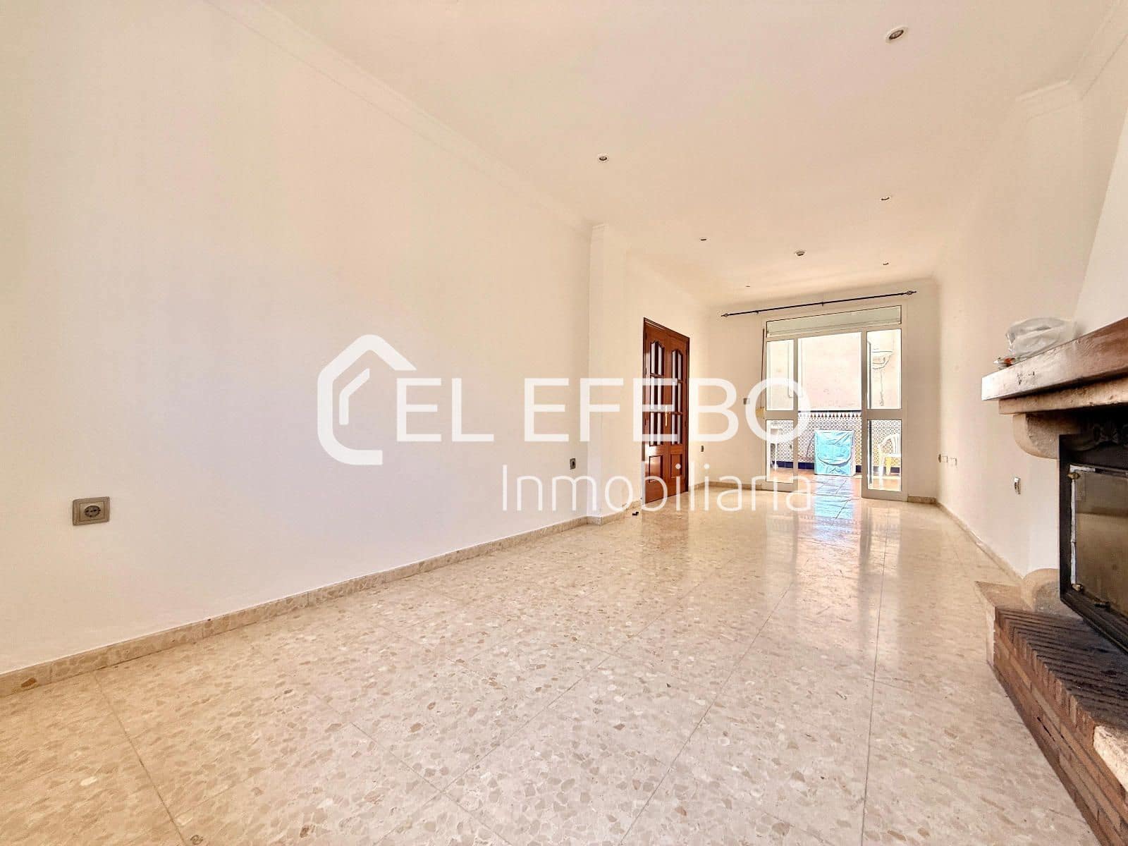 4 quarto Moradia para arrendar em Antequera - 1 100 € (Ref: 10057262)