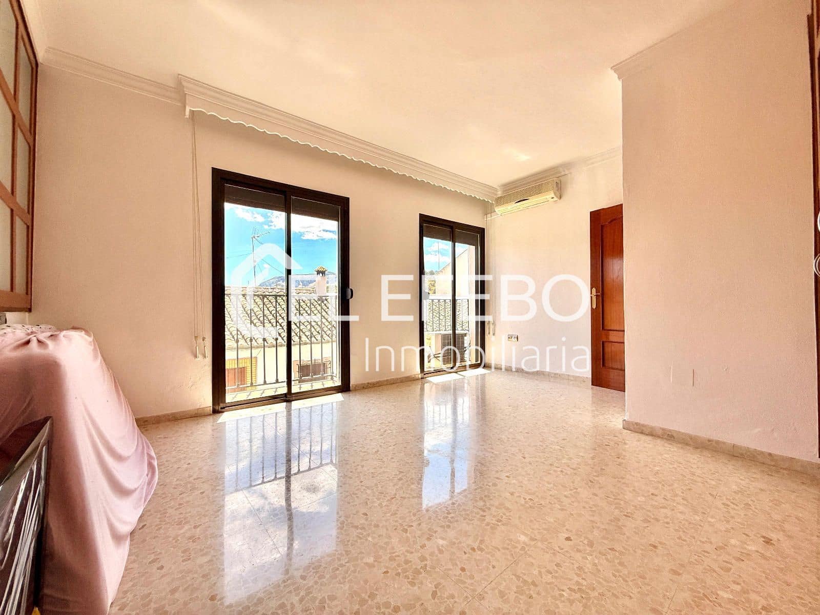 4 quarto Moradia para arrendar em Antequera - 1 100 € (Ref: 10057262)