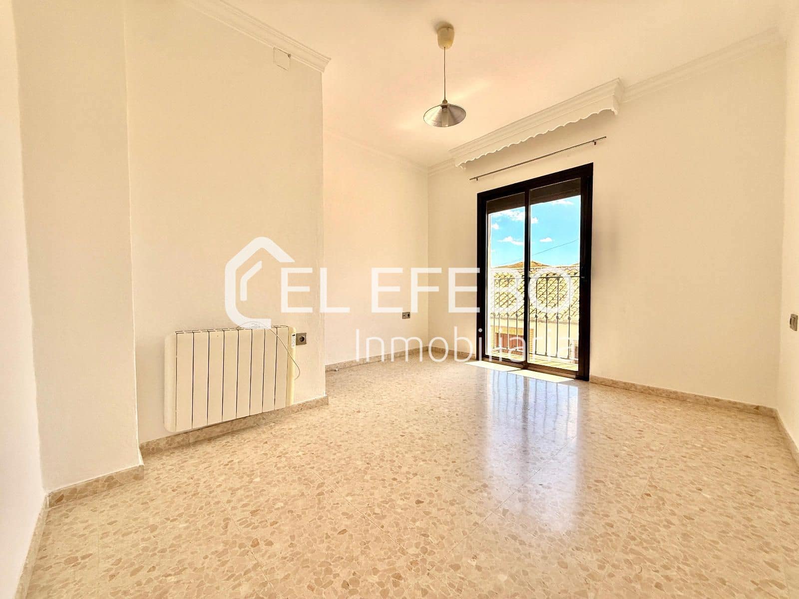 4 quarto Moradia para arrendar em Antequera - 1 100 € (Ref: 10057262)