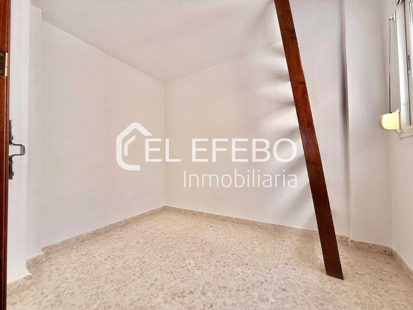 4 quarto Moradia para arrendar em Antequera - 1 100 € (Ref: 10057262)