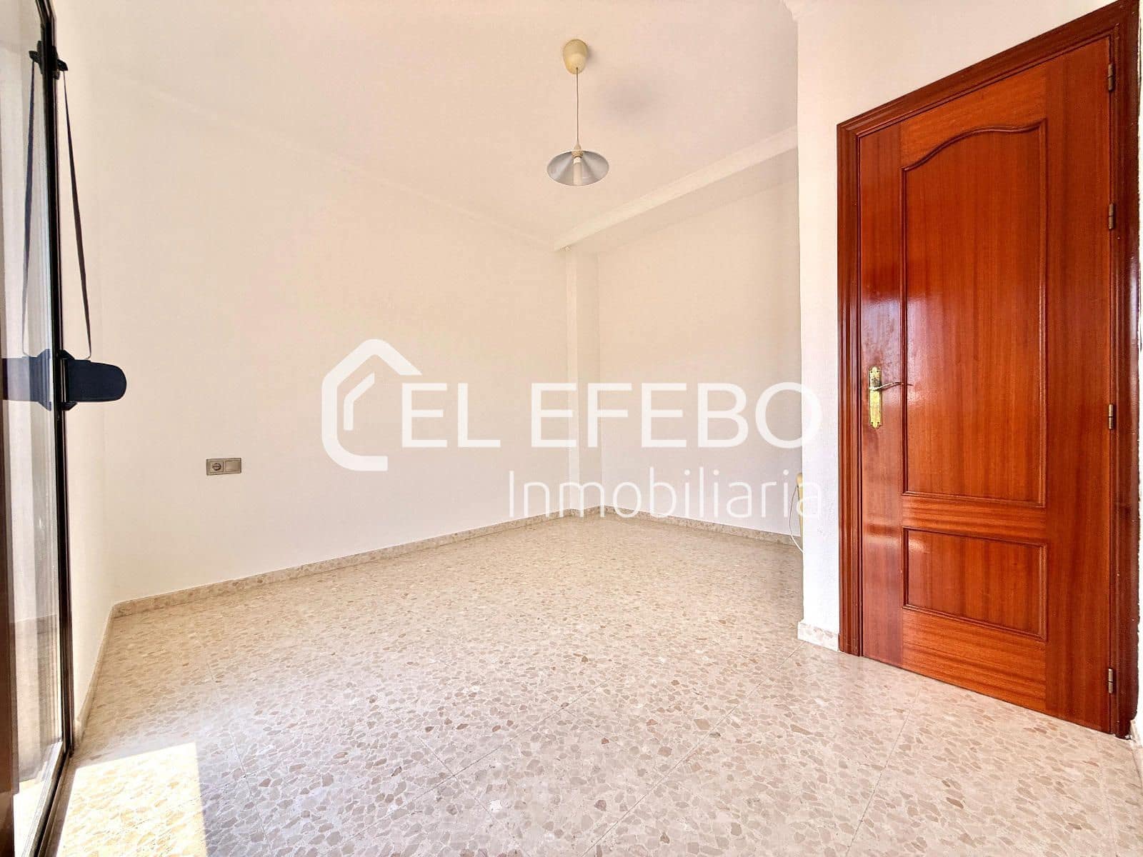 4 quarto Moradia para arrendar em Antequera - 1 100 € (Ref: 10057262)