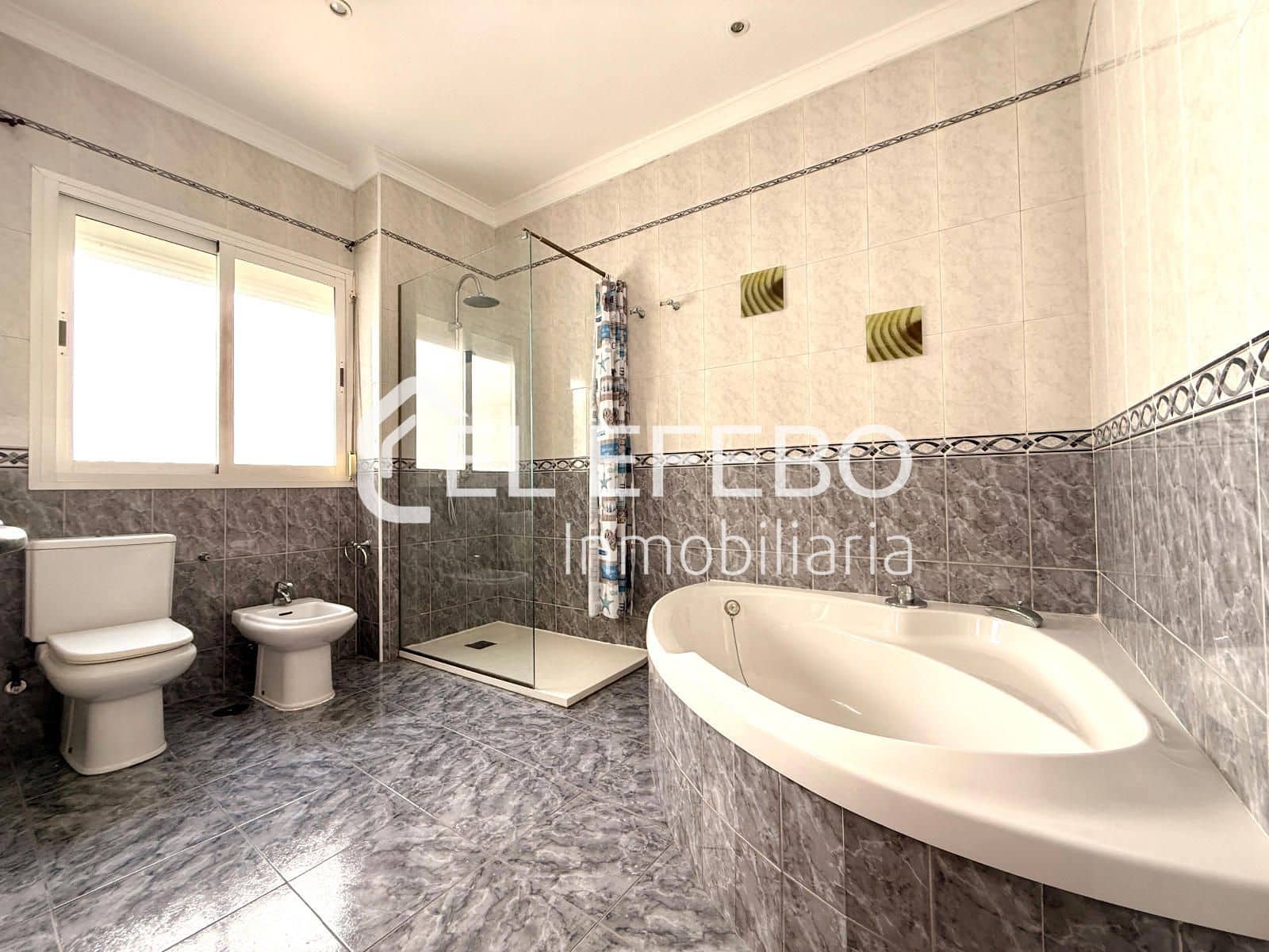 4 quarto Moradia para arrendar em Antequera - 1 100 € (Ref: 10057262)