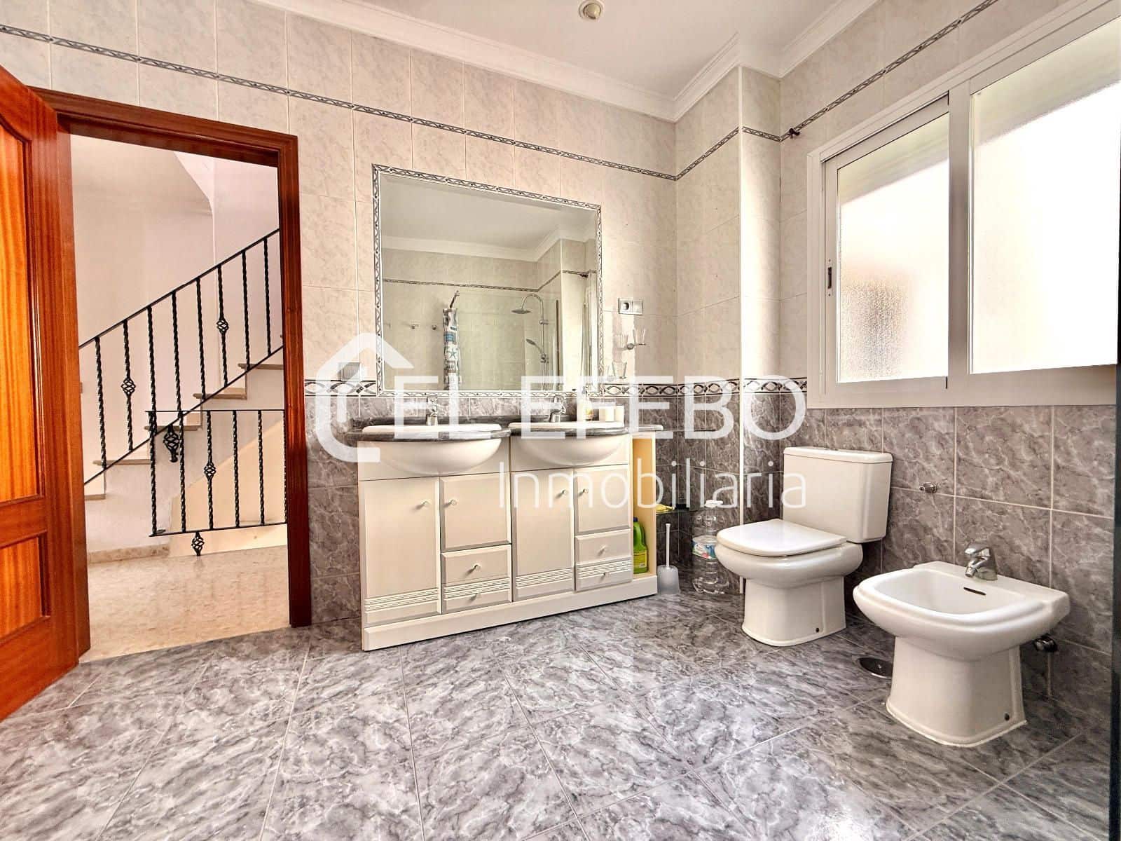 4 quarto Moradia para arrendar em Antequera - 1 100 € (Ref: 10057262)