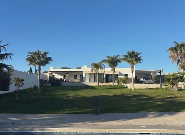 Finca/Herregård til salgs i Los Llanos, Estepona - € 1 000 000 (Ref: 10016624)