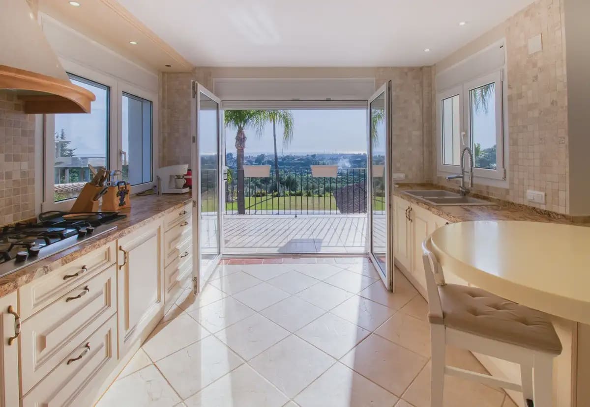 Villa te koop in Estepona - € 2.450.000 (Ref: 10016625)