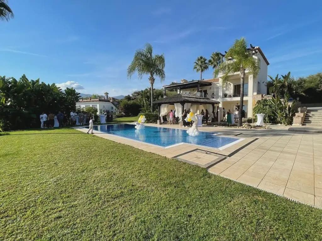 Villa te koop in Estepona - € 2.450.000 (Ref: 10016625)