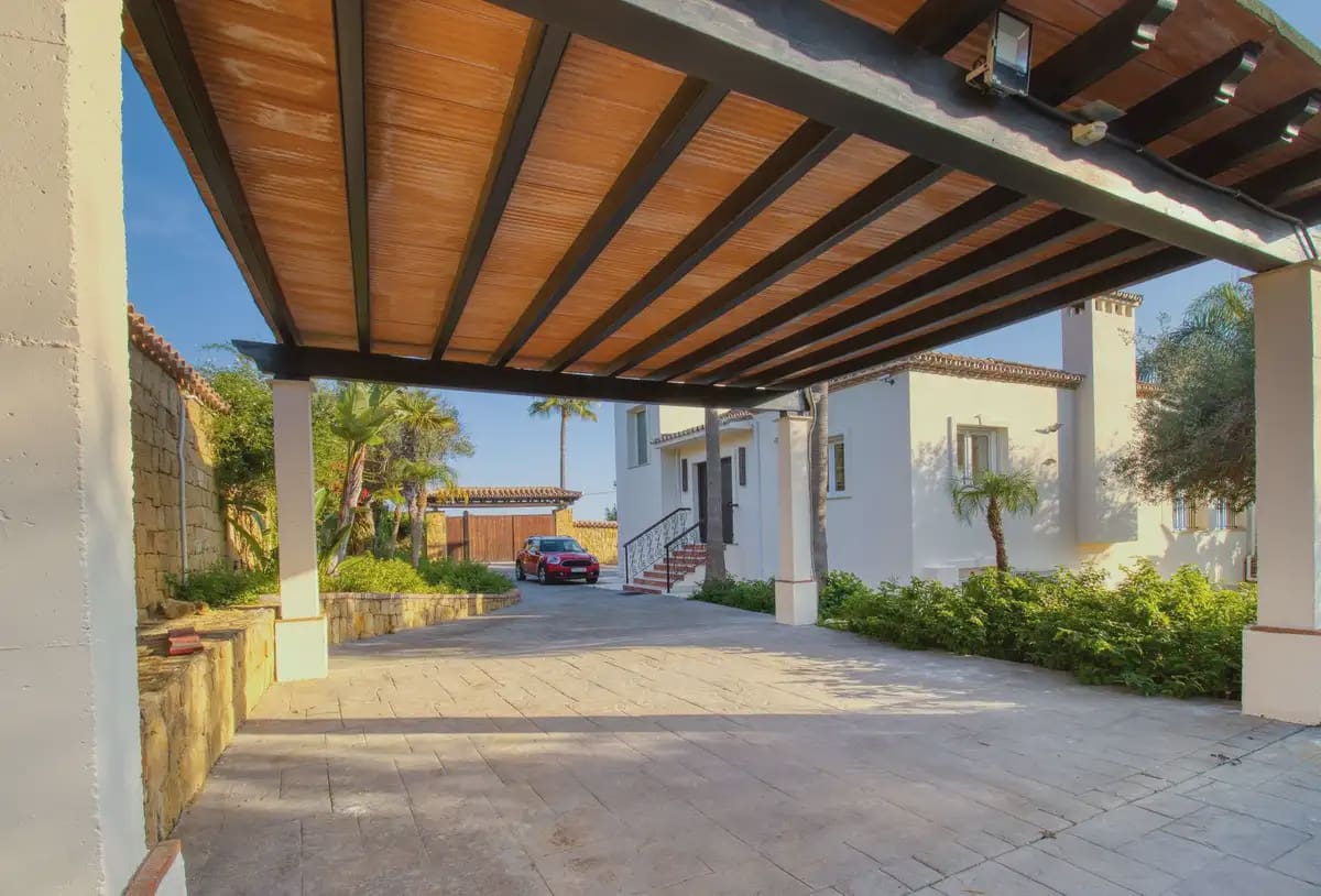 Villa te koop in Estepona - € 2.450.000 (Ref: 10016625)