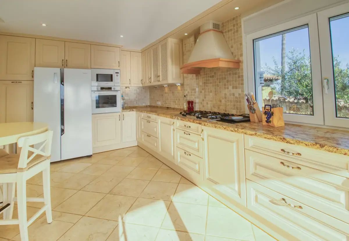 Villa te koop in Estepona - € 2.450.000 (Ref: 10016625)
