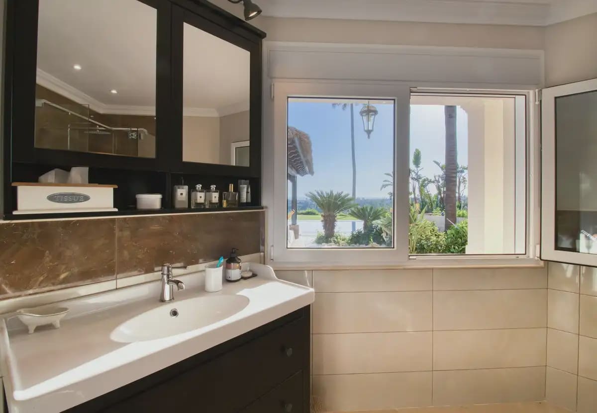 Villa te koop in Estepona - € 2.450.000 (Ref: 10016625)