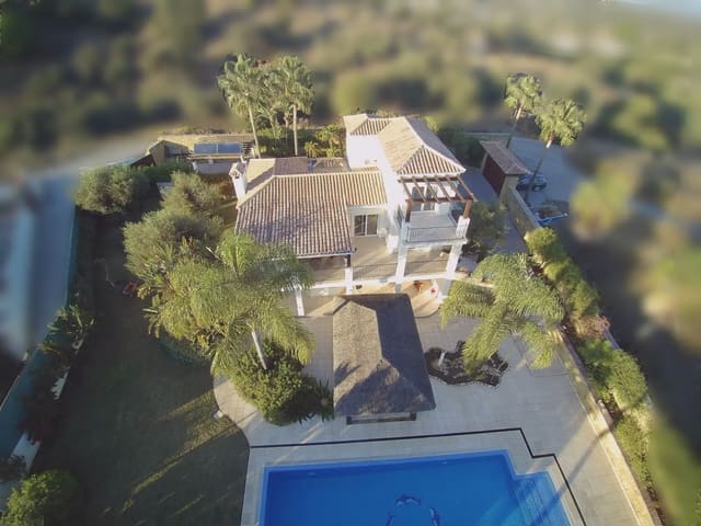 Villa te koop in Los Llanos, Estepona - € 2.450.000 (Ref: 10016625)