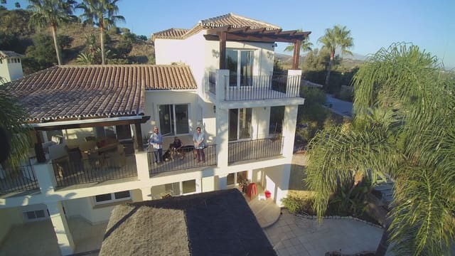 Villa te koop in Los Llanos, Estepona - € 2.450.000 (Ref: 10016625)