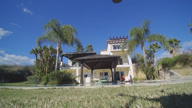 Villa te koop in Los Llanos, Estepona - € 2.450.000 (Ref: 10016625)