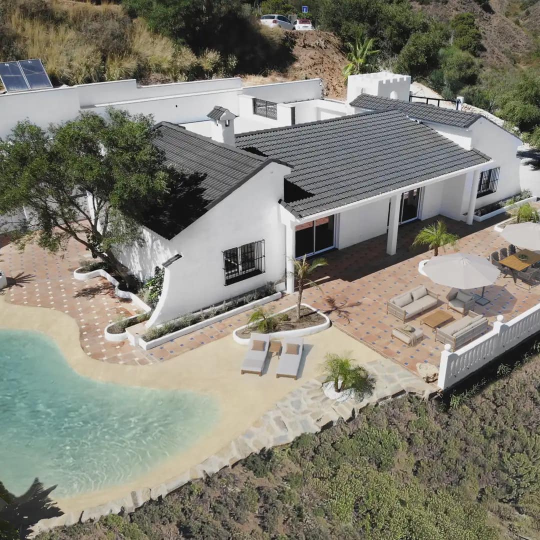 Villa til salgs i Estepona - € 1 200 000 (Ref: 10016632)