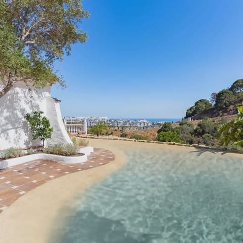Villa til salgs i Sierra de Estepona - Avda. de Andalucía, Estepona - € 1 200 000 (Ref: 10016632)