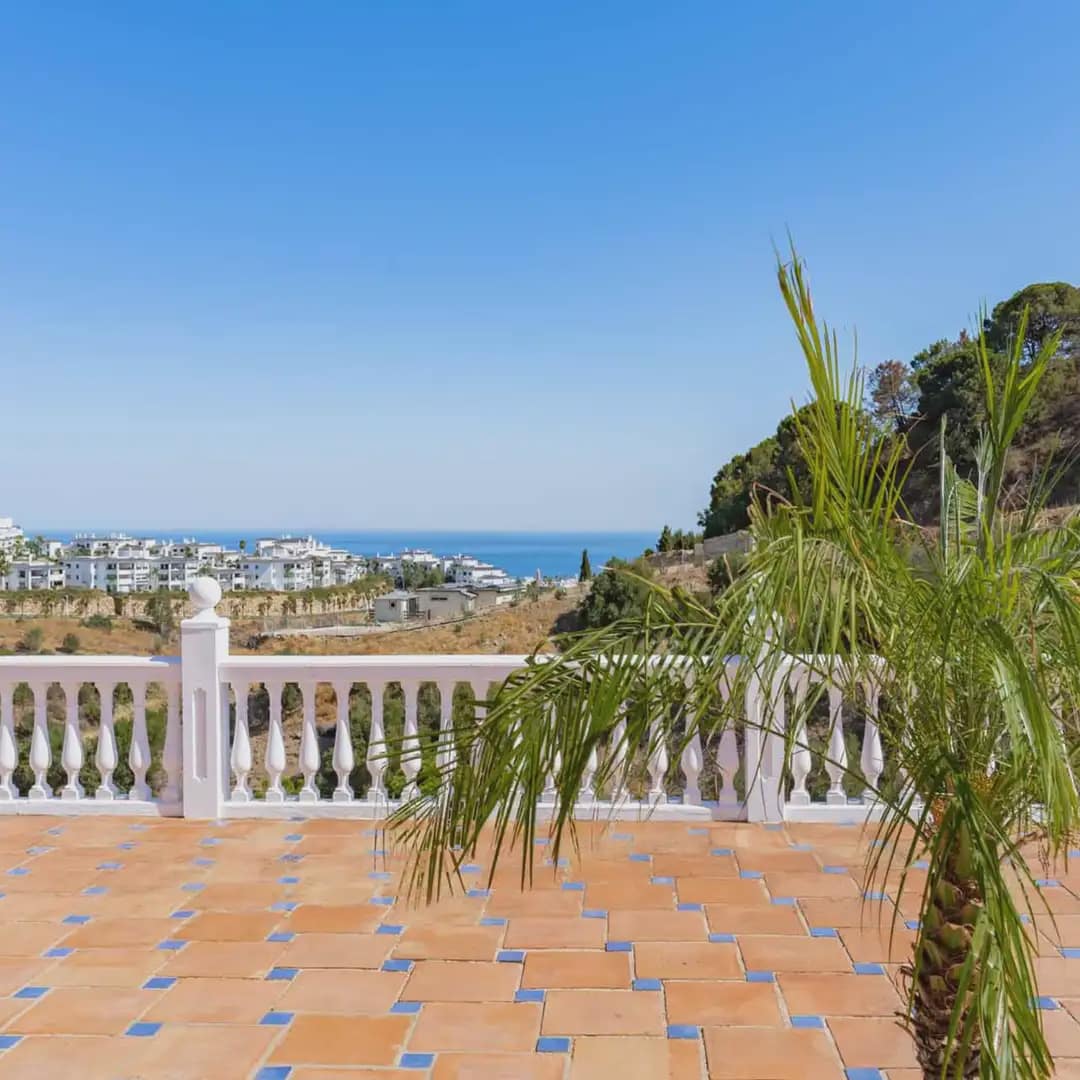 Villa til salgs i Estepona - € 1 200 000 (Ref: 10016632)