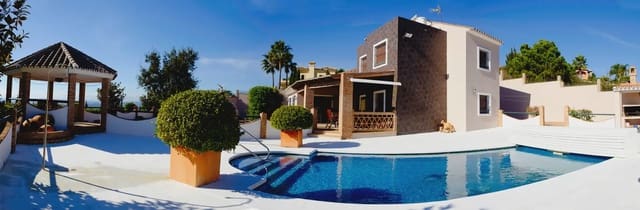 Villa til salgs i Sierra de Estepona - Avda. de Andalucía, Estepona - € 990 000 (Ref: 10016633)