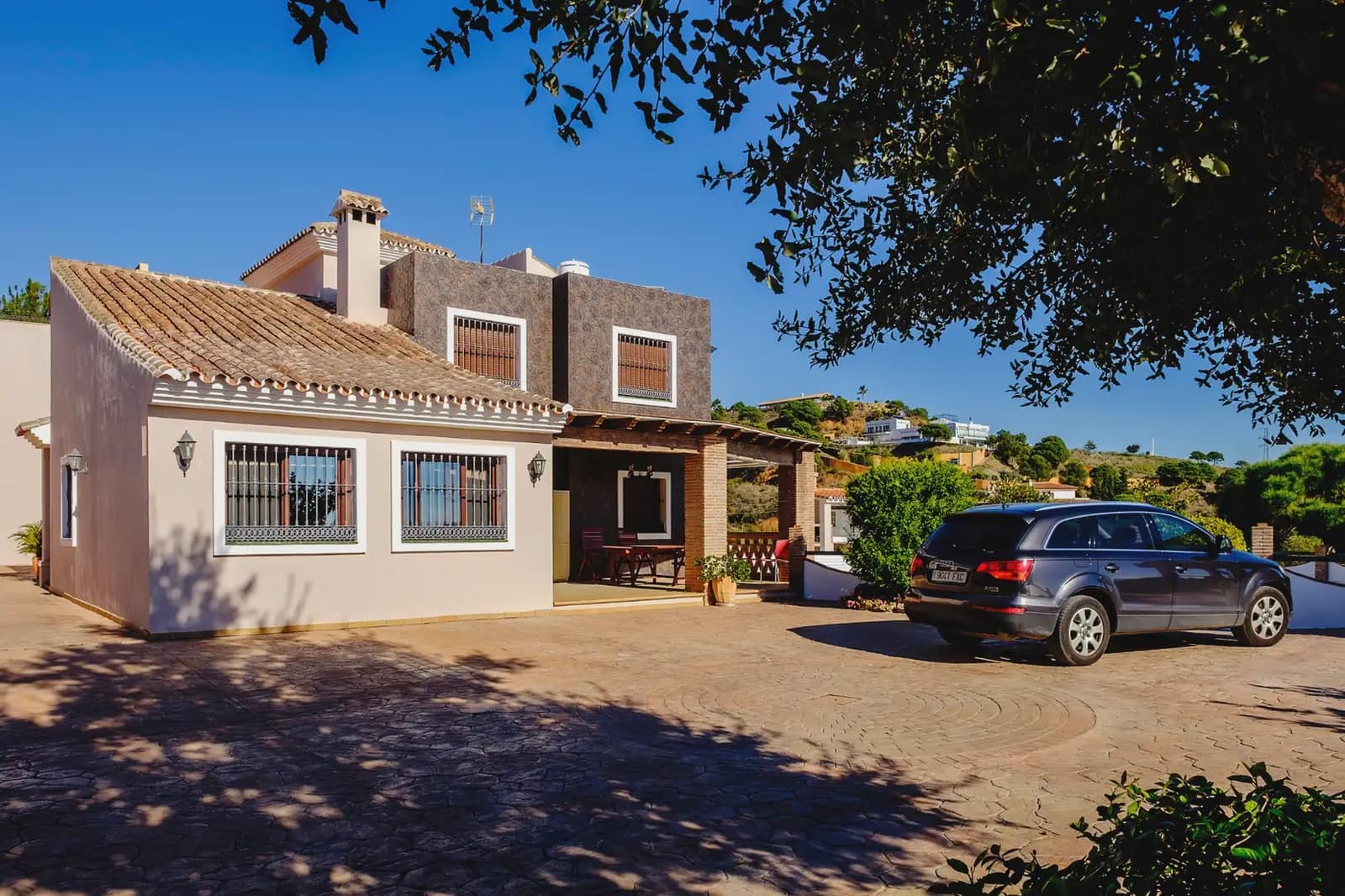 Villa til salgs i Estepona - € 990 000 (Ref: 10016633)