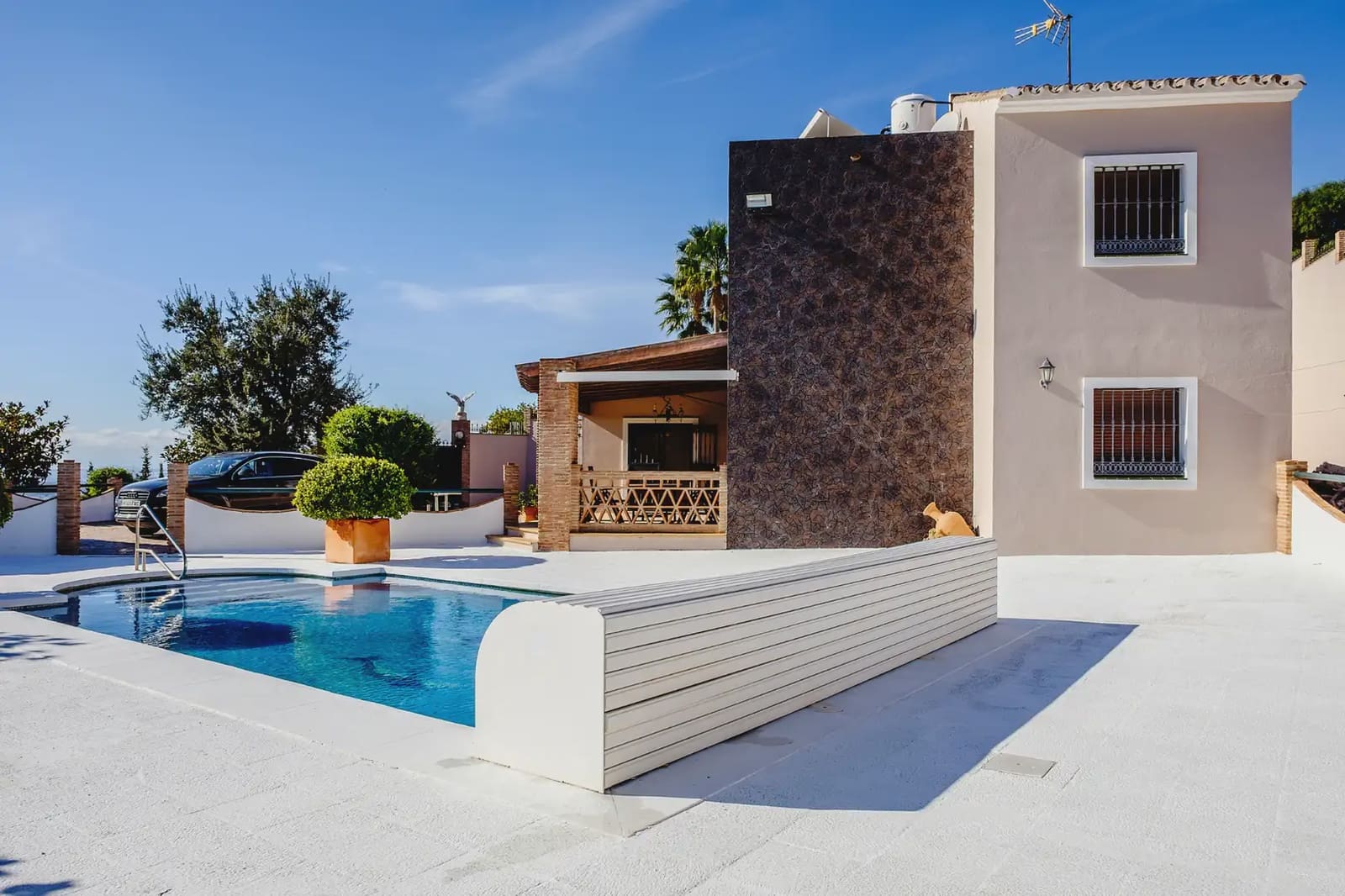 Villa til salgs i Estepona - € 990 000 (Ref: 10016633)