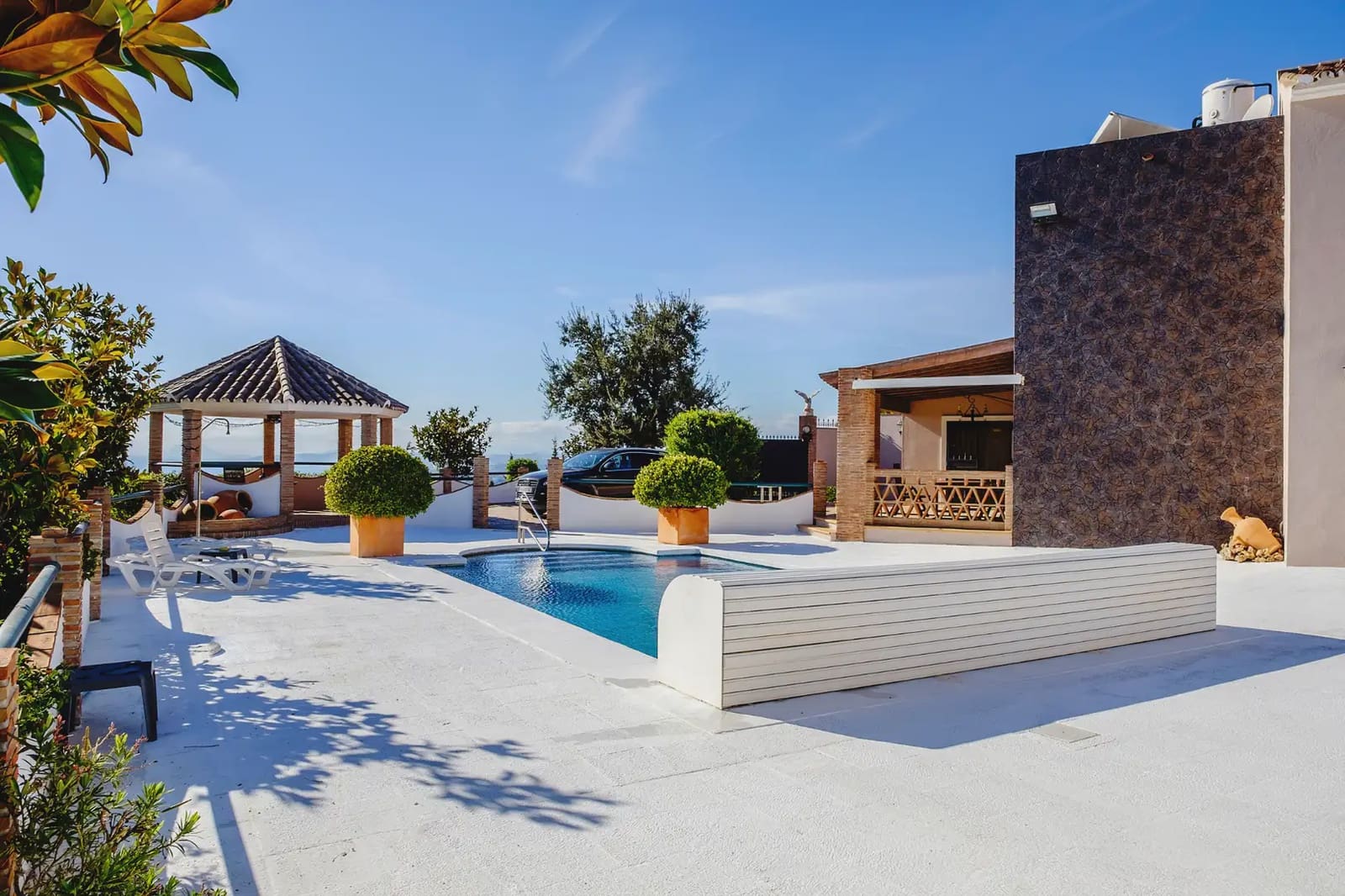 Villa til salgs i Estepona - € 990 000 (Ref: 10016633)