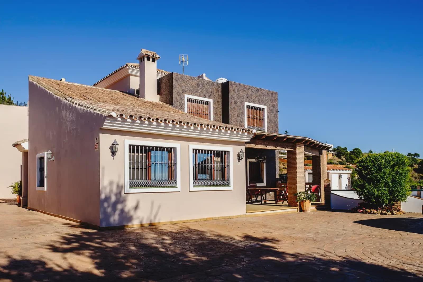 Villa til salgs i Estepona - € 990 000 (Ref: 10016633)