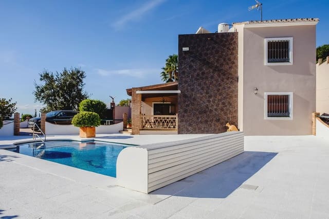 Villa til salgs i Sierra de Estepona - Avda. de Andalucía, Estepona - € 990 000 (Ref: 10016633)