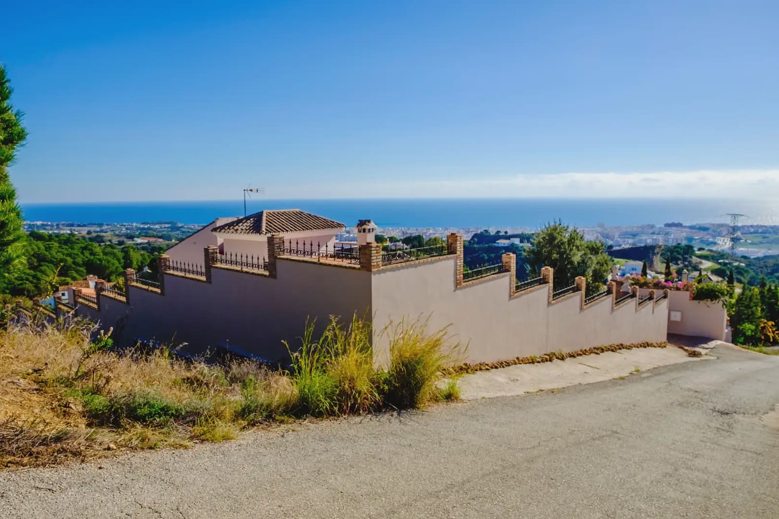 Villa til salgs i Estepona - € 990 000 (Ref: 10016633)