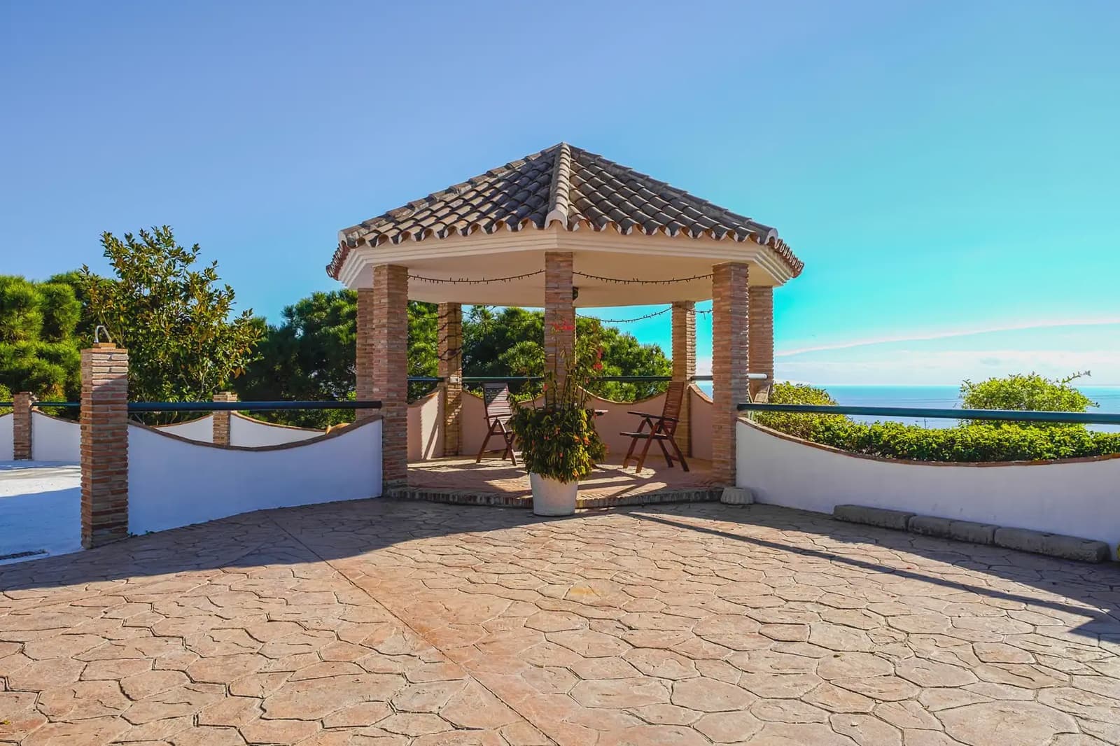 Villa til salgs i Estepona - € 990 000 (Ref: 10016633)