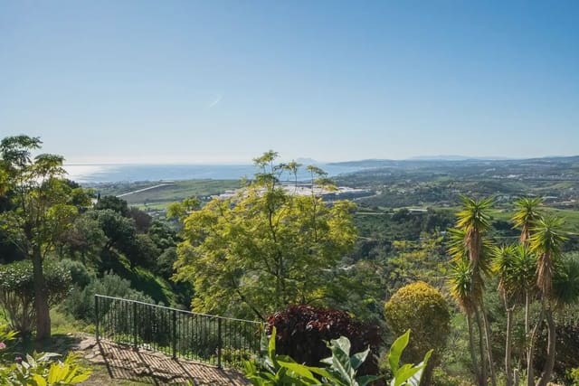 Villa til salgs i Sierra de Estepona - Avda. de Andalucía, Estepona - € 1 395 000 (Ref: 10016637)