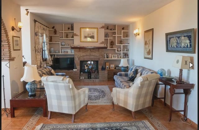 Villa til salgs i Sierra de Estepona - Avda. de Andalucía, Estepona - € 1 395 000 (Ref: 10016637)