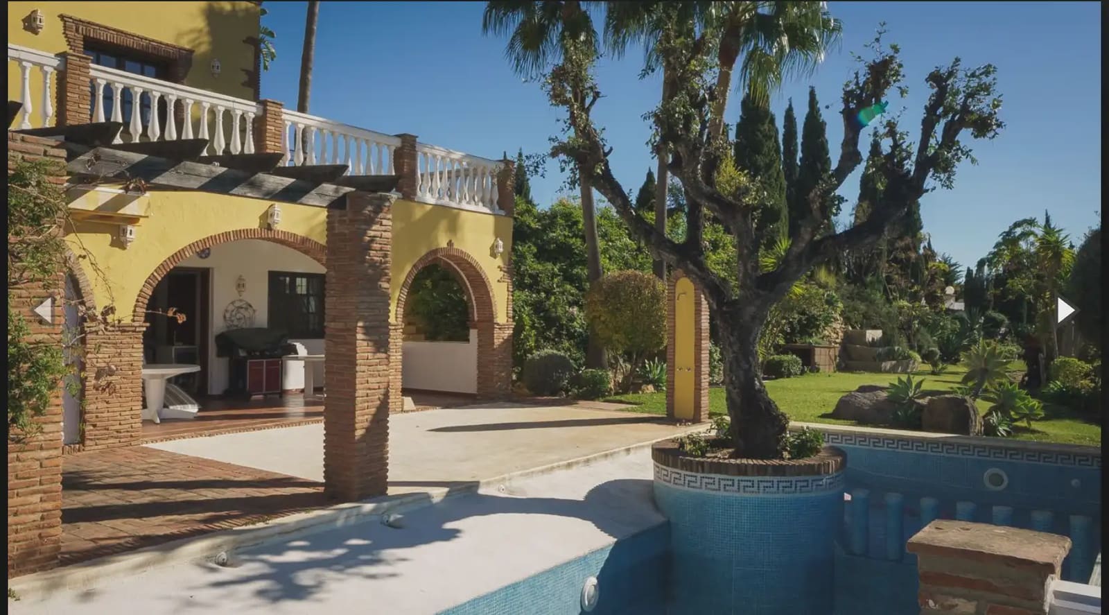 Villa til salgs i Estepona - € 1 395 000 (Ref: 10016637)