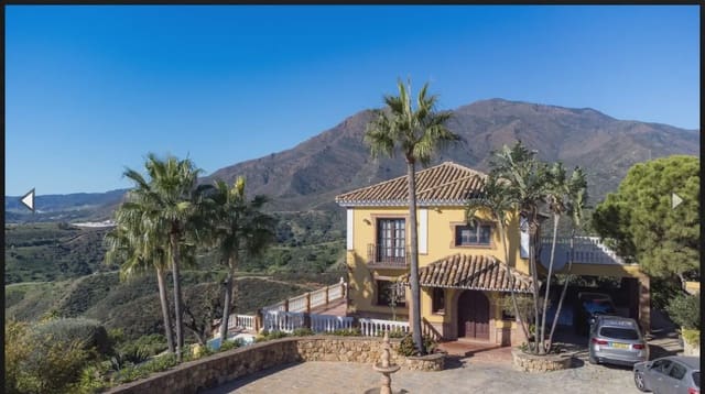 Villa til salgs i Sierra de Estepona - Avda. de Andalucía, Estepona - € 1 395 000 (Ref: 10016637)