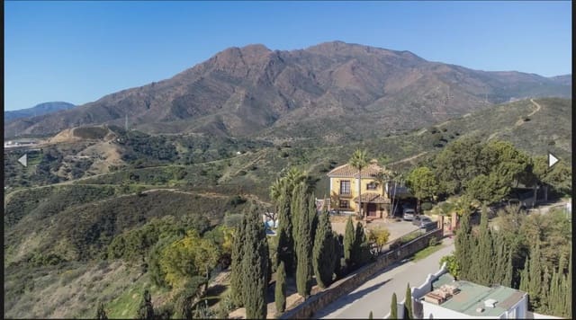 Villa til salgs i Sierra de Estepona - Avda. de Andalucía, Estepona - € 1 395 000 (Ref: 10016637)