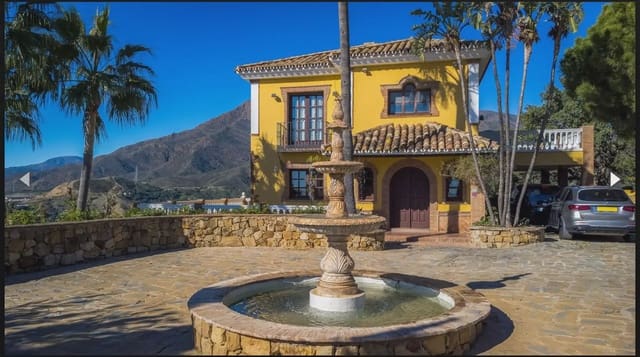 Villa til salgs i Sierra de Estepona - Avda. de Andalucía, Estepona - € 1 395 000 (Ref: 10016637)