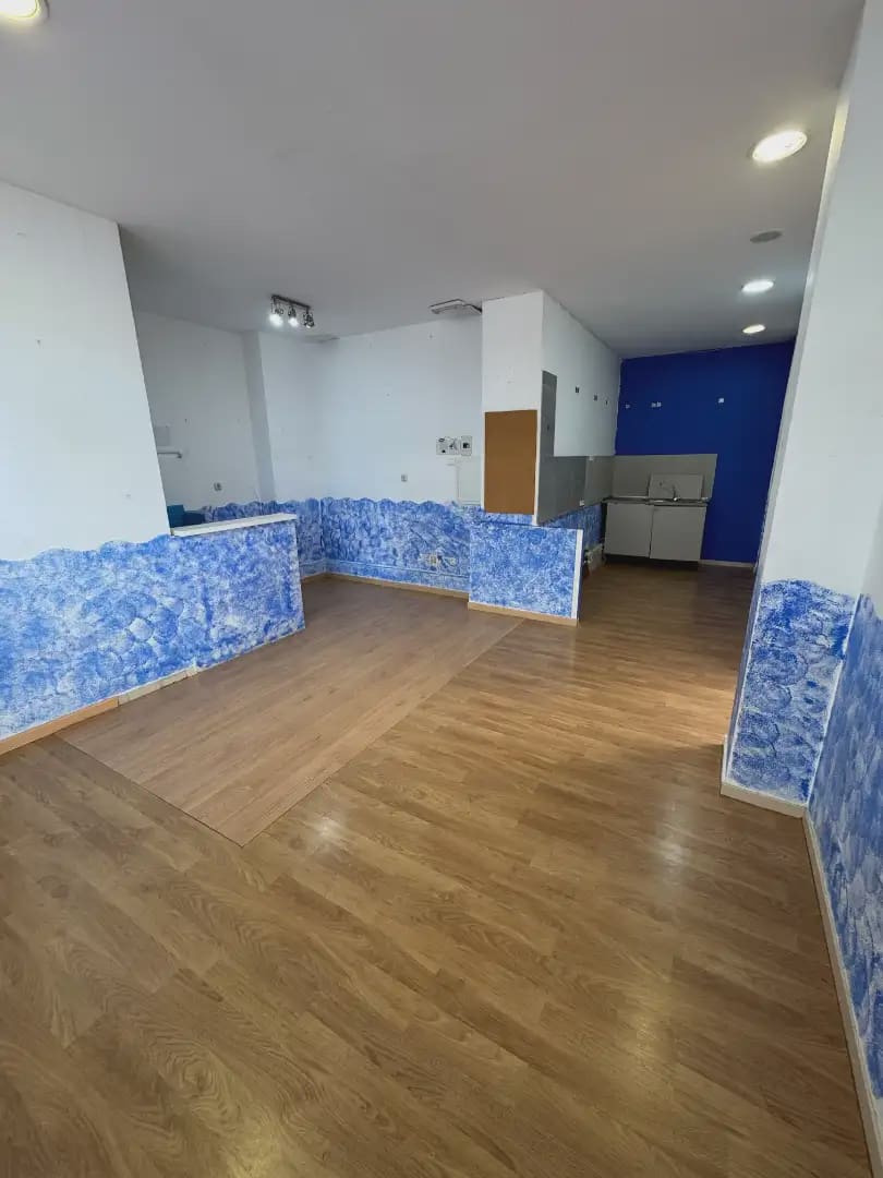 Commercial for sale in Estepona - € 180,000 (Ref: 10016642)