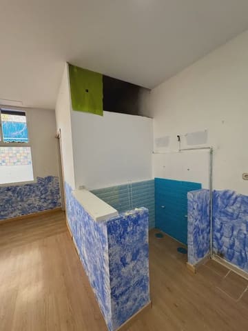 Commerciale in vendita in Sierra de Estepona - Avda. de Andalucía, Estepona - 180.000 € (Rif: 10016642)
