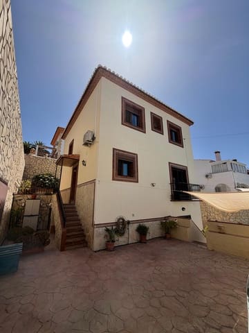 4 chambre Maison de Ville à vendre à Avda Pescia - Ctra de Frigiliana, Nerja avec piscine garage - 525 000 € (Ref: 10021186)