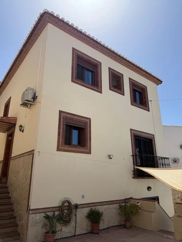 4 chambre Maison de Ville à vendre à Avda Pescia - Ctra de Frigiliana, Nerja avec piscine garage - 525 000 € (Ref: 10021186)