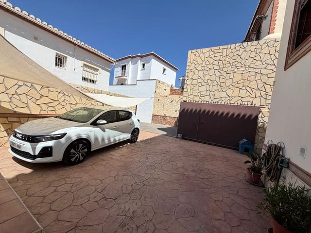 4 chambre Maison de Ville à vendre à Avda Pescia - Ctra de Frigiliana, Nerja avec piscine garage - 525 000 € (Ref: 10021186)