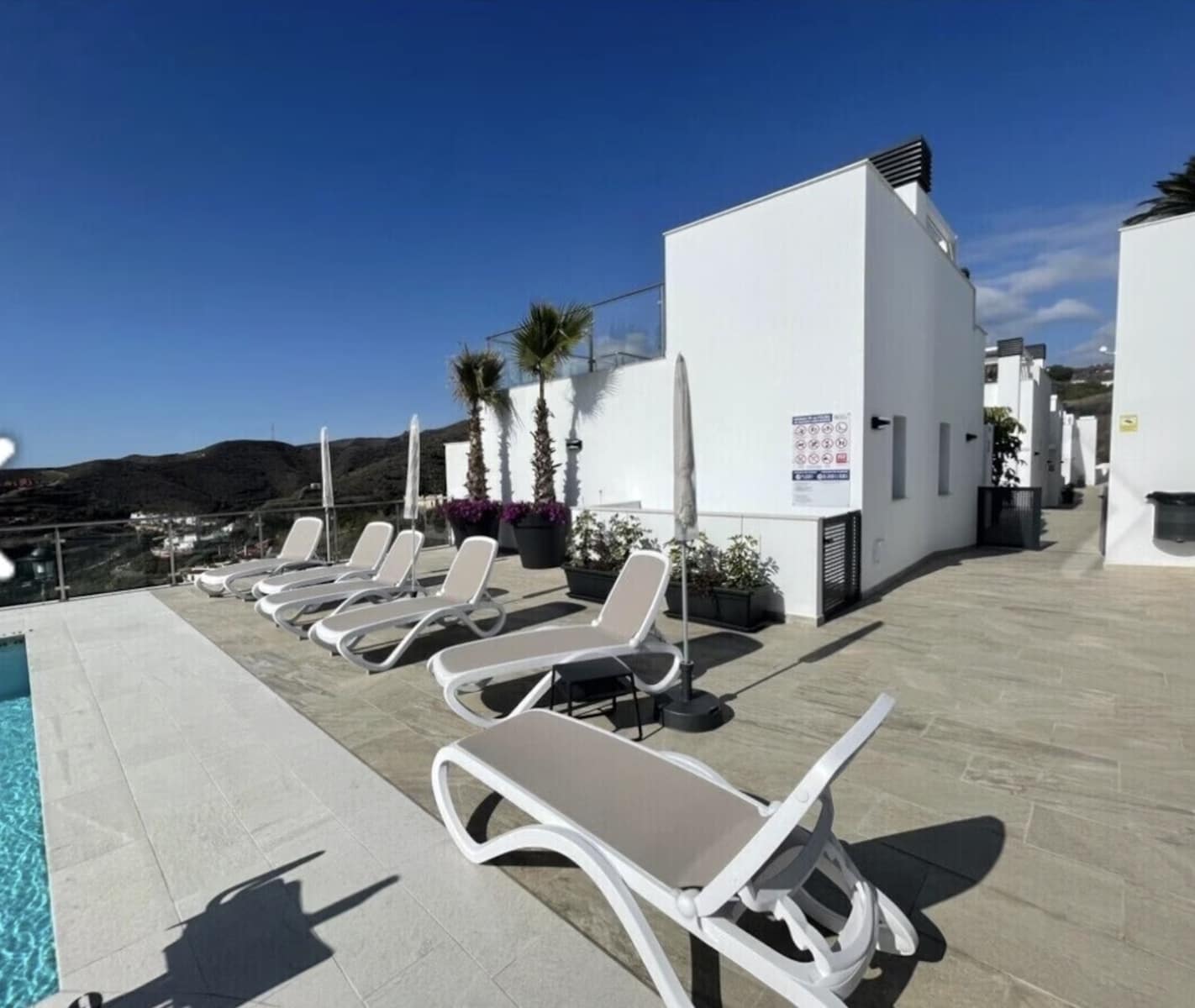 Piso de 2 habitaciones en Nerja en venta con piscina garaje - 369.000 € (Ref: 10021258)