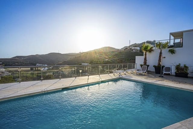 Piso de 2 habitaciones en Chaparil - Torrecilla - Punta Lara, Nerja en venta con piscina garaje - 369.000 € (Ref: 10021258)