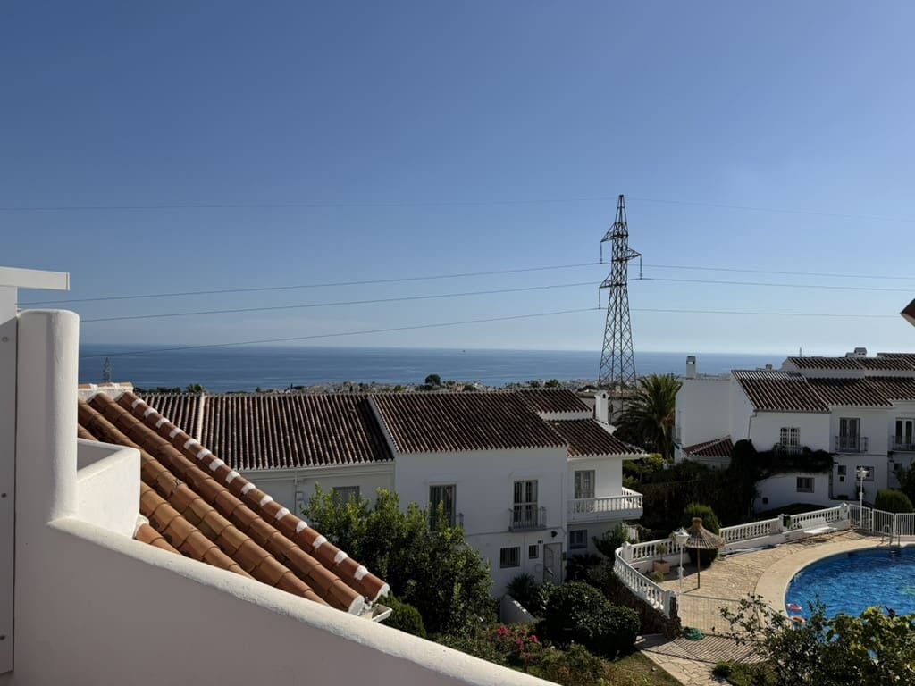 3 soveværelse Rækkehus til salg i Nerja med swimmingpool - € 399.000 (Ref: 10081741)