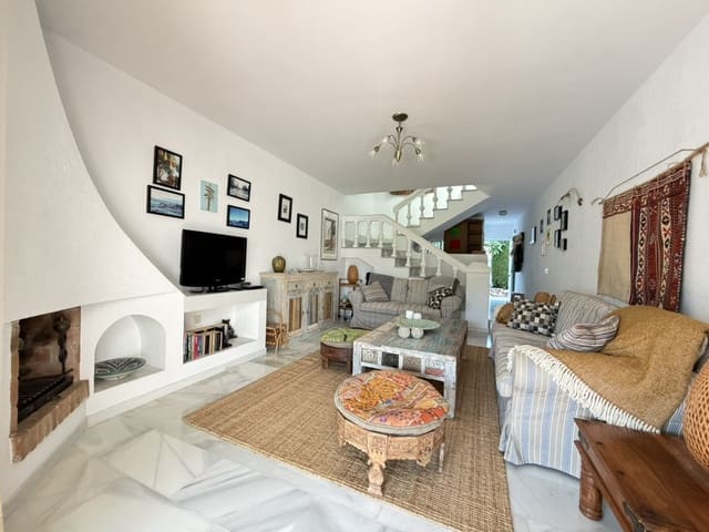 3 soveværelse Rækkehus til salg i Capistrano, Nerja med swimmingpool - € 399.000 (Ref: 10081741)