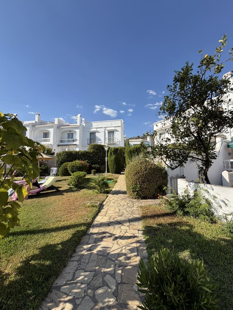 3 soveværelse Rækkehus til salg i Nerja med swimmingpool - € 399.000 (Ref: 10081741)