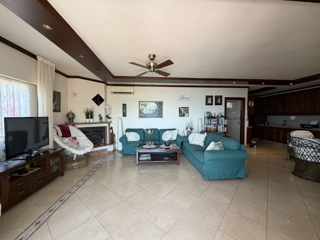 4 bedroom Villa for sale in La Herradura with pool garage - € 1,150,000 (Ref: 10130287)