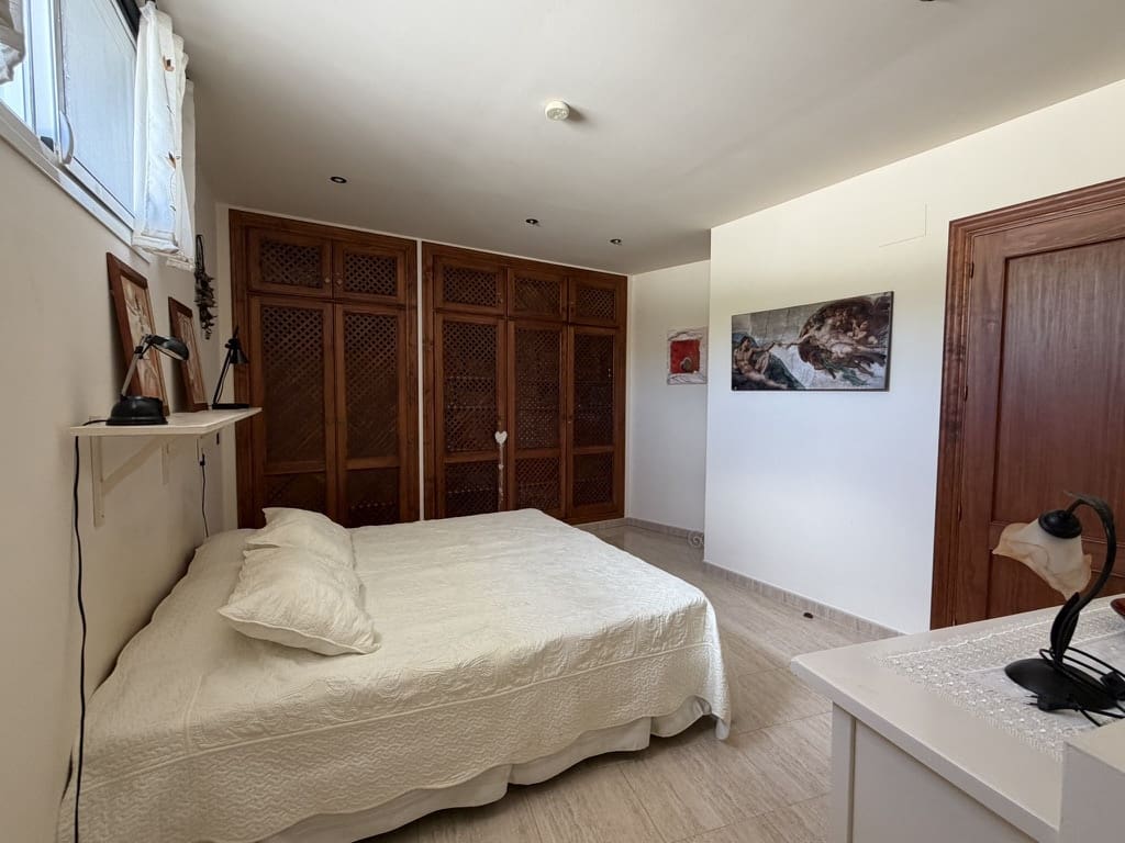 4 bedroom Villa for sale in La Herradura with pool garage - € 1,150,000 (Ref: 10130287)