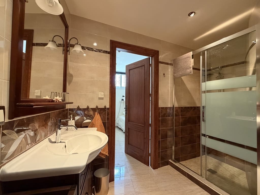 4 bedroom Villa for sale in La Herradura with pool garage - € 1,150,000 (Ref: 10130287)