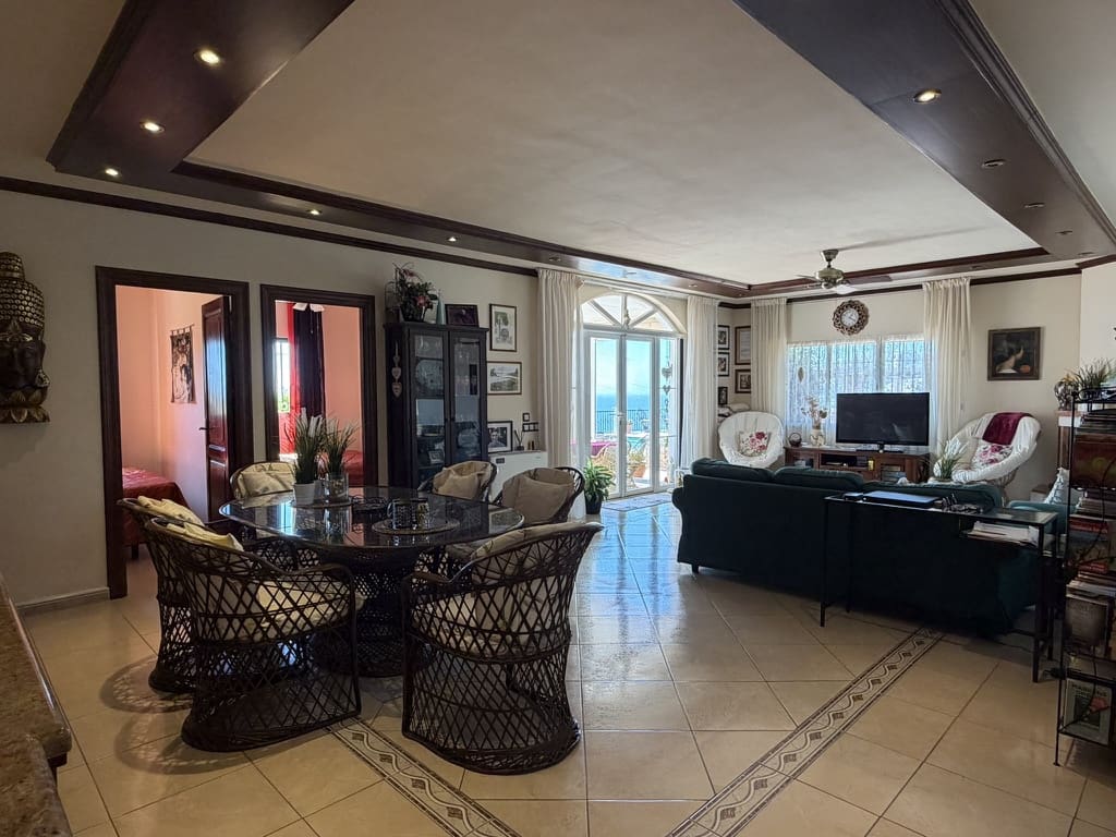 4 bedroom Villa for sale in La Herradura with pool garage - € 1,150,000 (Ref: 10130287)
