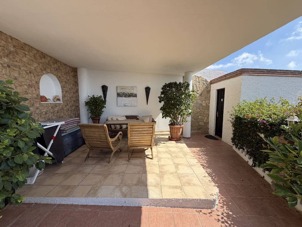 4 bedroom Villa for sale in La Herradura with pool garage - € 1,150,000 (Ref: 10130287)