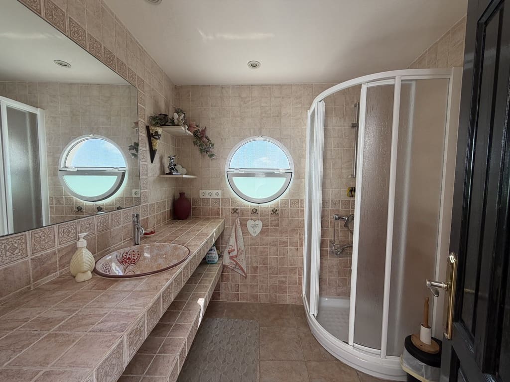 4 bedroom Villa for sale in La Herradura with pool garage - € 1,150,000 (Ref: 10130287)