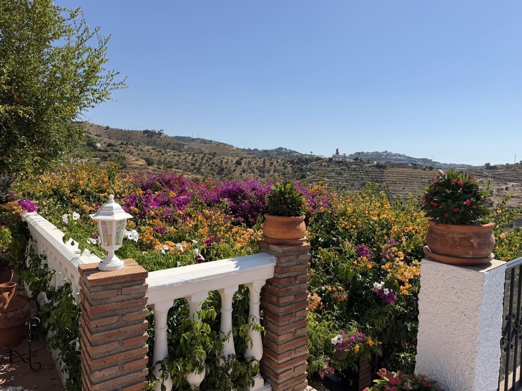 4 bedroom Villa for sale in La Herradura with pool garage - € 1,150,000 (Ref: 10130287)